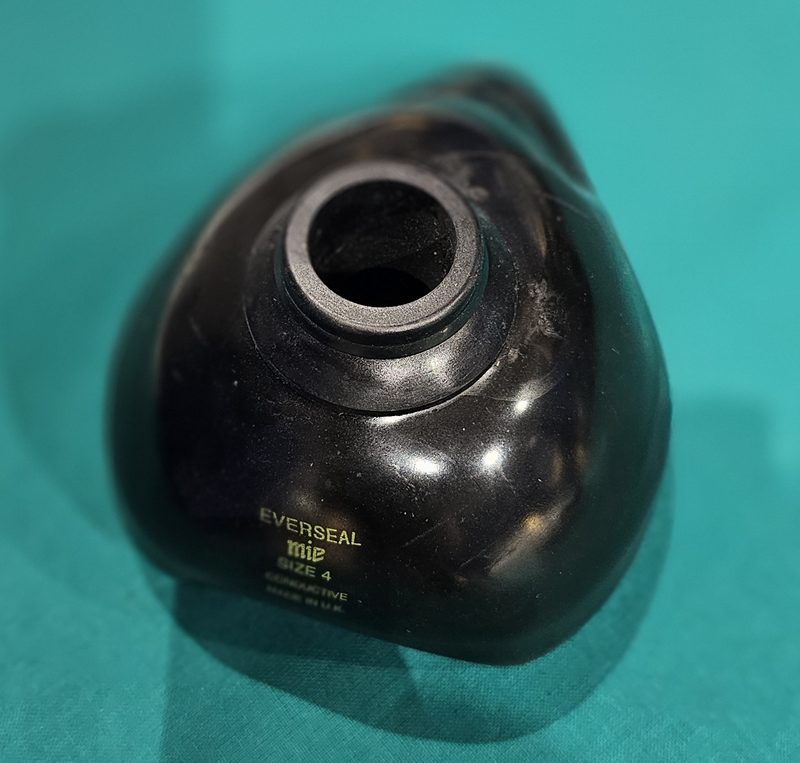 MIE Everseal Mask Size 4 at the Association of Anaesthetists Heritage Centre in London #2